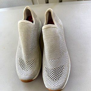 New Urban Sport tinsel perforated fabric sport shoes US size 7M